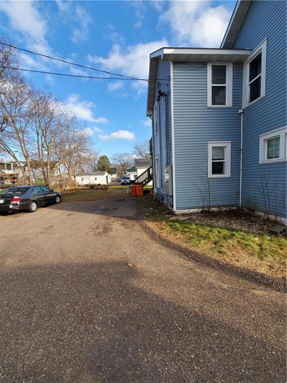 942 Back/Parking
