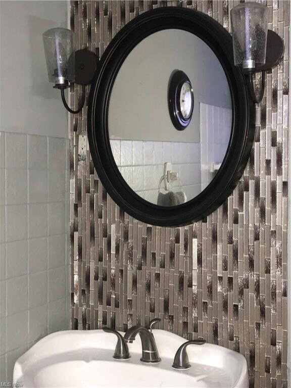 1st Floor Bath
