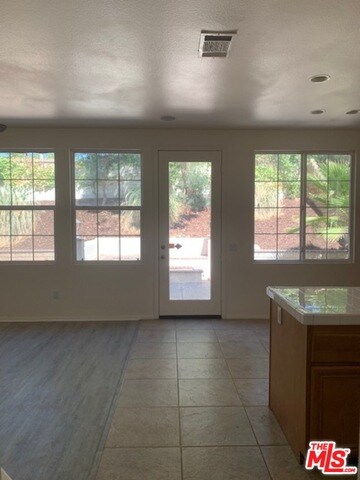 23209 Brooke Ln, Valencia, CA 91355 - photo 2