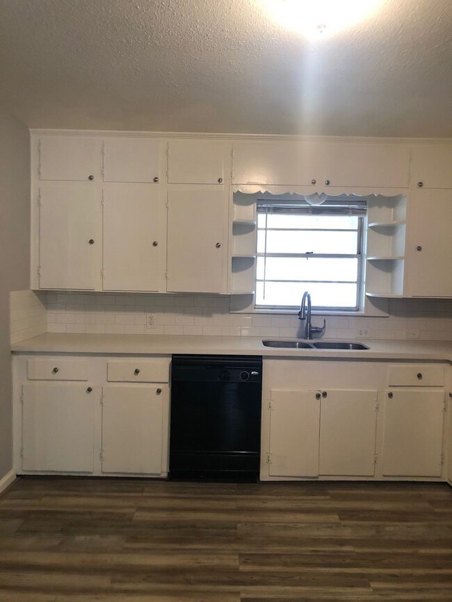 503 Willow Ave, Cleveland, TX 77327 - photo 5