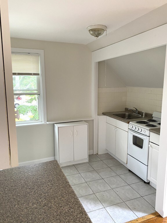 1139 Beacon St unit 3, Newton Highlands, MA 02461 - photo 5