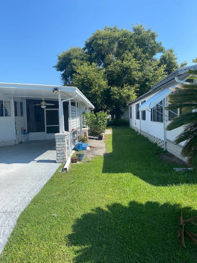 37517 Bimini Dr, Zephyrhills, FL 33541 - photo 4