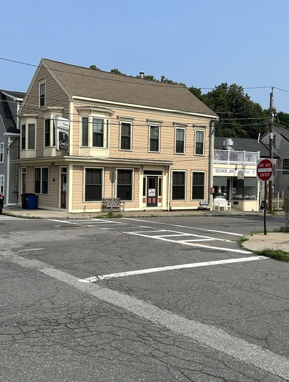 38 Washington St unit 1, Newburyport, MA 01950 - photo 2