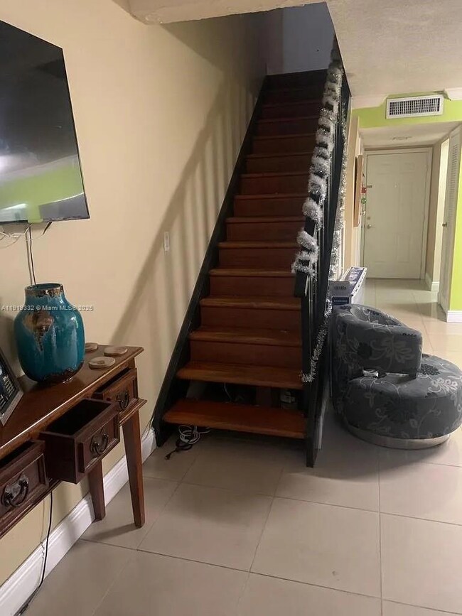 18051 NW 68th Ave unit L104, Hialeah, FL 33015 - photo 3