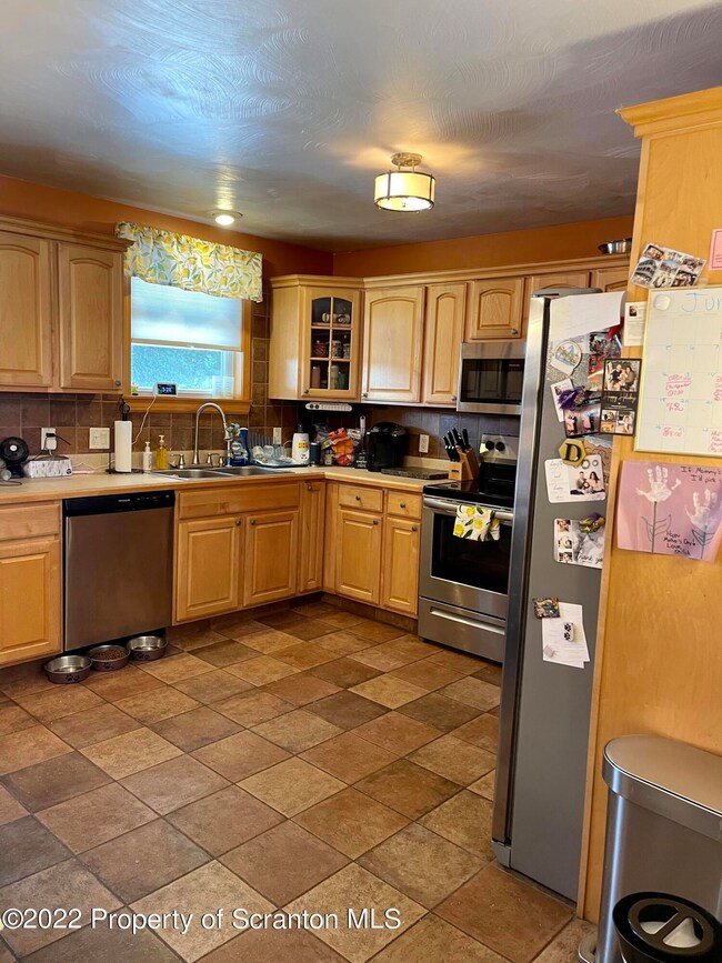 140 Taroli St, Old Forge, PA 18518 - photo 6