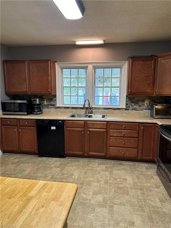Eat-In-Kitchen