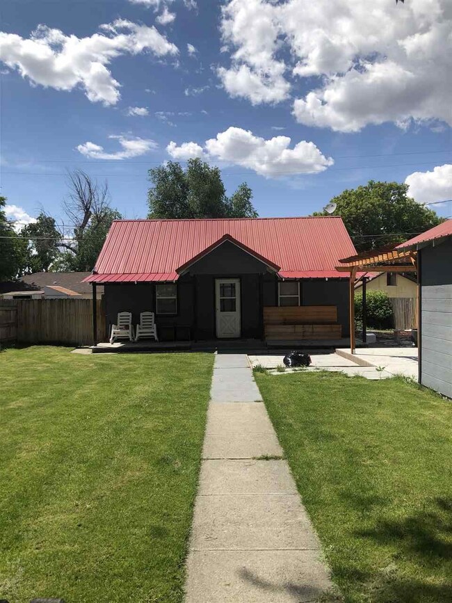 240 W Shepard St, Winnemucca, NV 89445 - photo 2