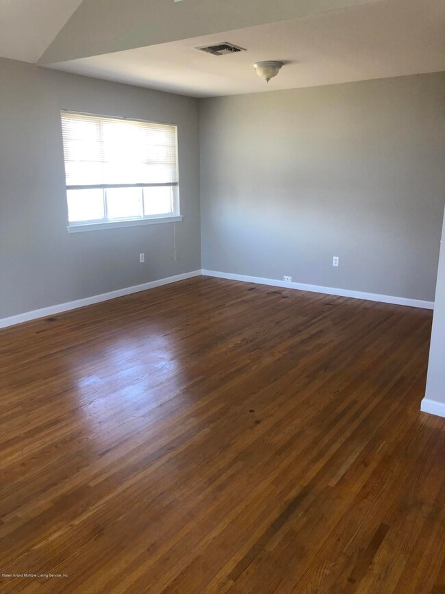 11 Madsen Ave, Staten Island, NY 10309 - photo 3