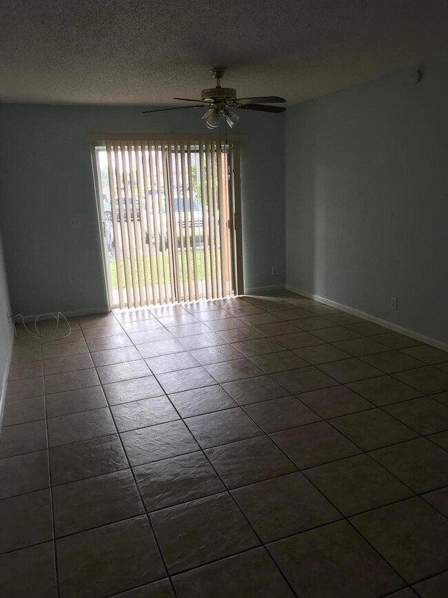 1830 Abbey Rd unit 105J, West Palm Beach, FL 33415 - photo 3