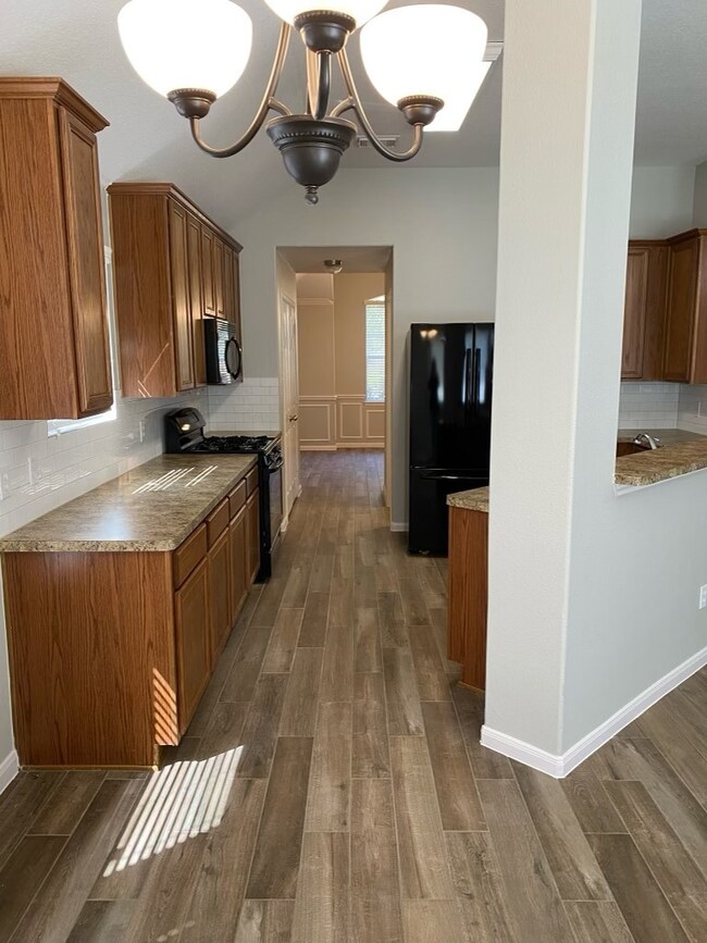 30514 N Sulphur Creek Dr, Magnolia, TX 77355 - photo 7