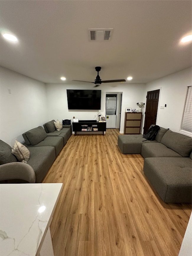 32 Farrell St unit A, Houston, TX 77022 - photo 4