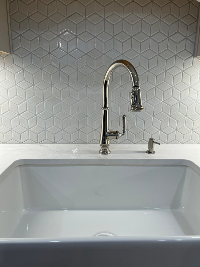 240 Sage Ln unit 31, Portsmouth, NH 03801 - photo 4