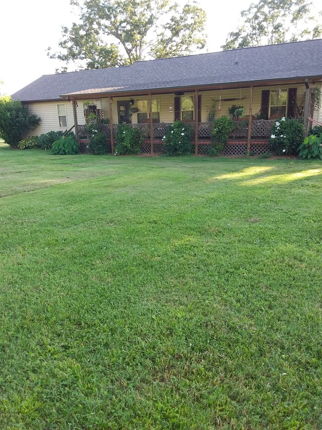 5  Bedrooms and a bonus room!