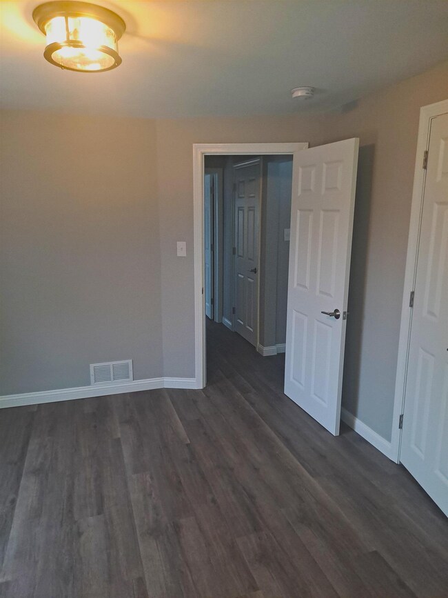 110 Mammoth Rd, Hooksett, NH 03106 - photo 7