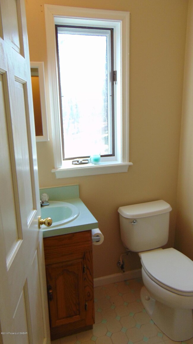 1405 Heslop Rd, Mountain Top, PA 18707 - photo 7