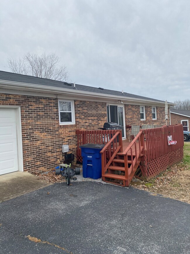 1305 Northcutt Dr, Shelbyville, TN 37160 - photo 5