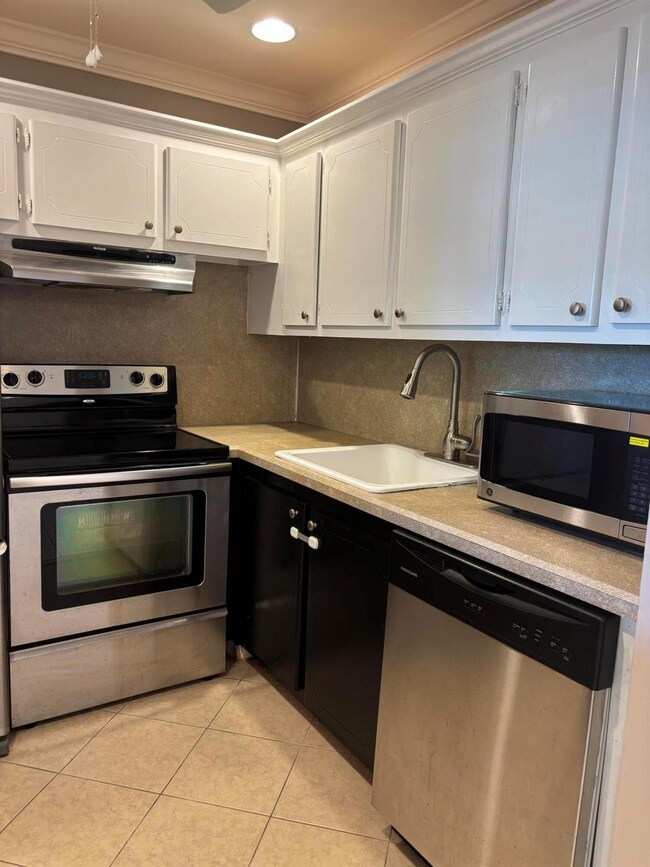 87 Windsor D, West Palm Beach, FL 33417 - photo 3