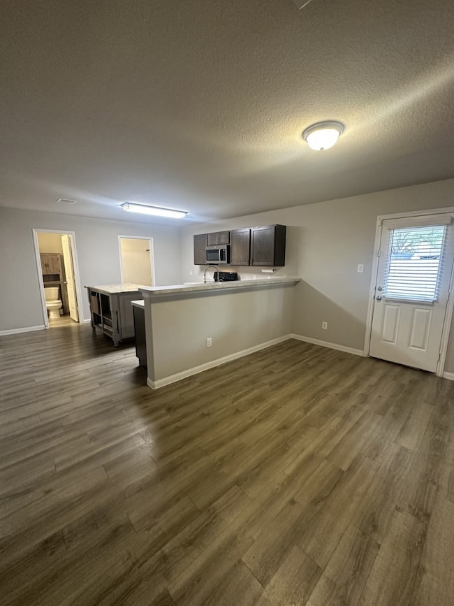 2146 10th St, Hempstead, TX 77445 - photo 4