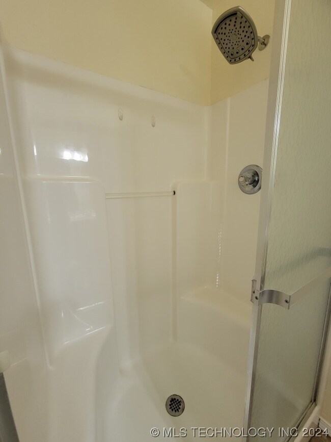 2104 Cornerstone Ave unit B, Claremore, OK 74017 - photo 7