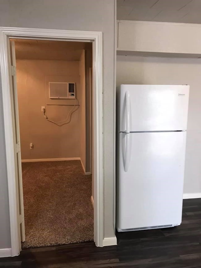 1020 1/2 N Main St unit 9, Baytown, TX 77520 - photo 4