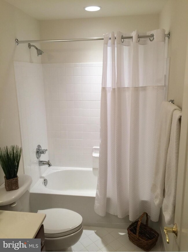 17301 Roundmont Place unit A, Round Hill, VA 20141 - photo 6