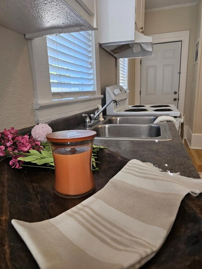 320 S Monroe St, Bainbridge, GA 39819 - photo 5