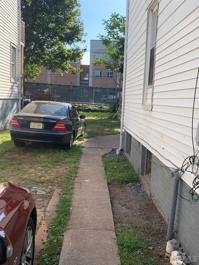 214 Hale St, New Brunswick, NJ 08901 - photo 7