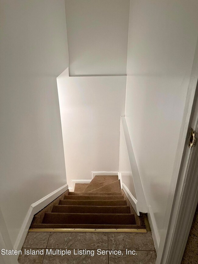 210 Wellington Ct, Staten Island, NY 10314 - photo 7