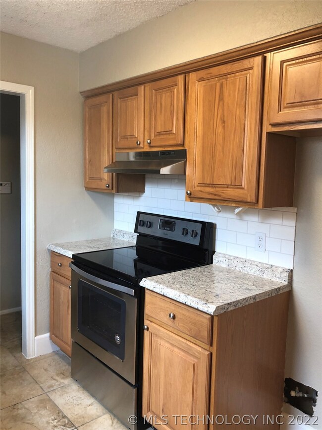 New stainless steel range & vent hood