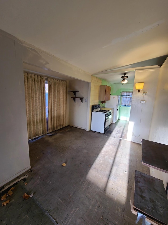 3912 Latham St, Rockford, IL 61103 - photo 5