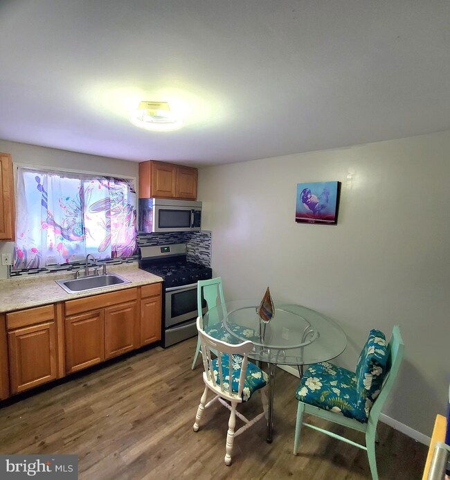 1014 Middleborough Rd, Essex, MD 21221 - photo 3