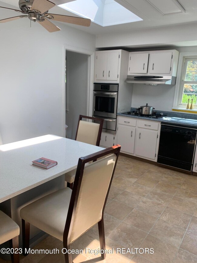 71155871317__2C163E15-8717-4828-8083-D98