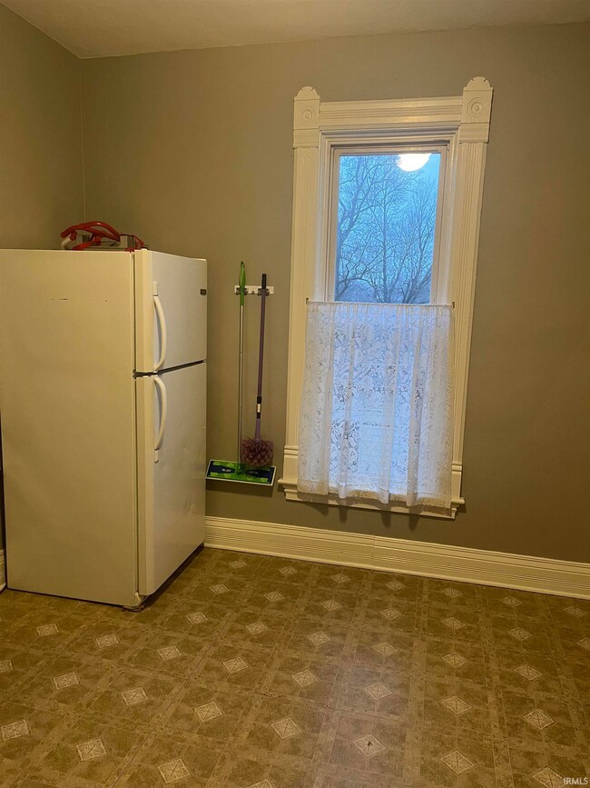 210 W Cherry St unit 4, Bluffton, IN 46714 - photo 5