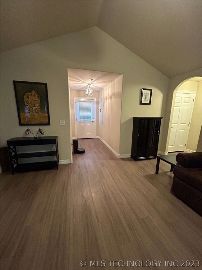Livingroom to entrance