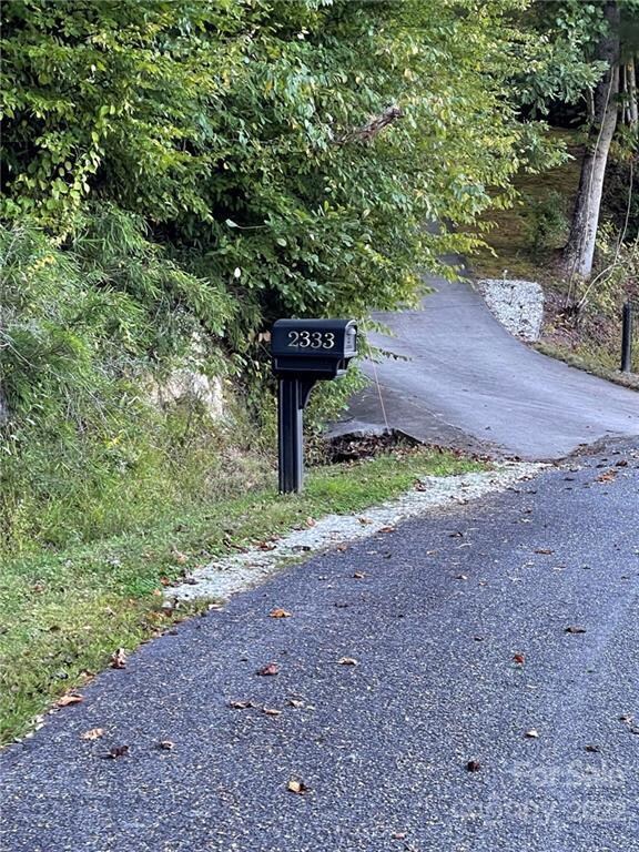 neighbors Mail box Landmark to help id parcel