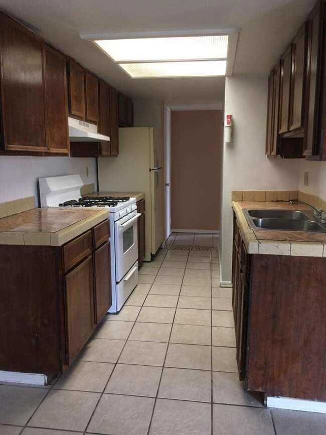 10621 Springwood Dr unit D, El Paso, TX 79935 - photo 7