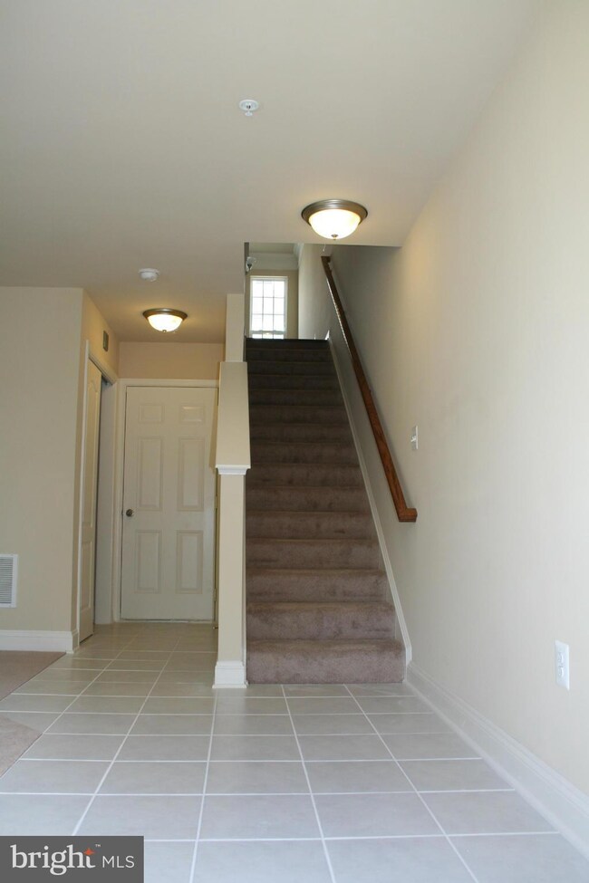11912 Weybridge Ln, Germantown, MD 20876 - photo 6