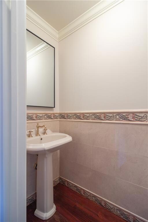 1408 Half bath 1st floor