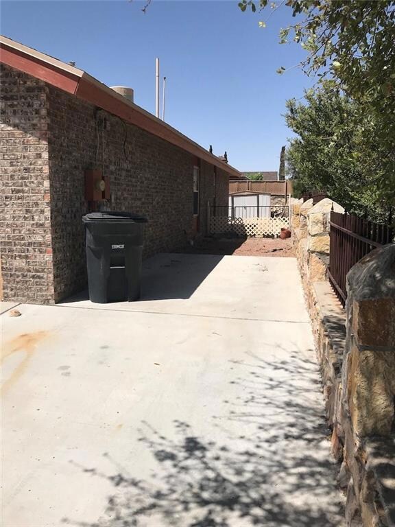 348 Barrel Cactus Dr, Horizon City, TX 79928 - photo 6