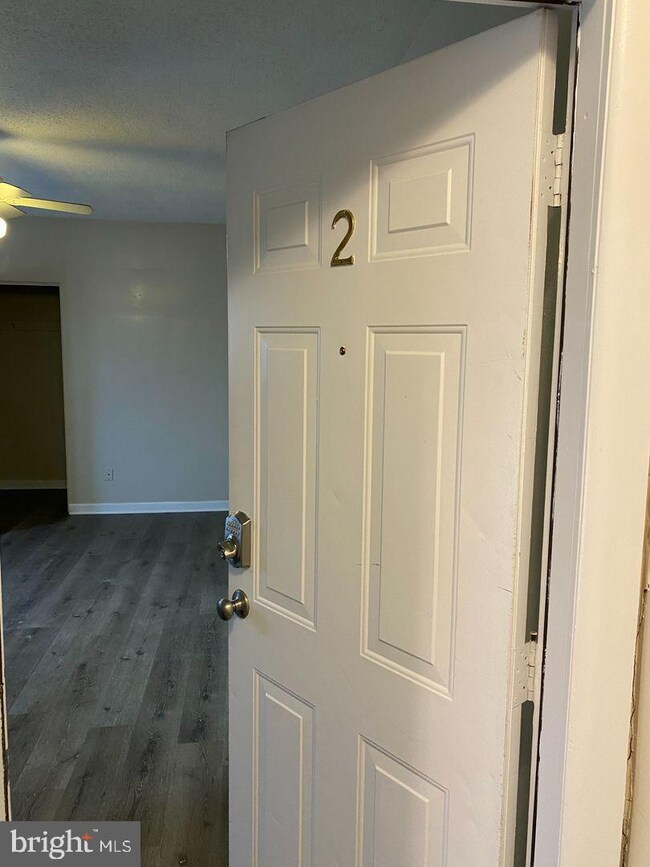 4751 21st Rd N unit 2, Arlington, VA 22207 - photo 2