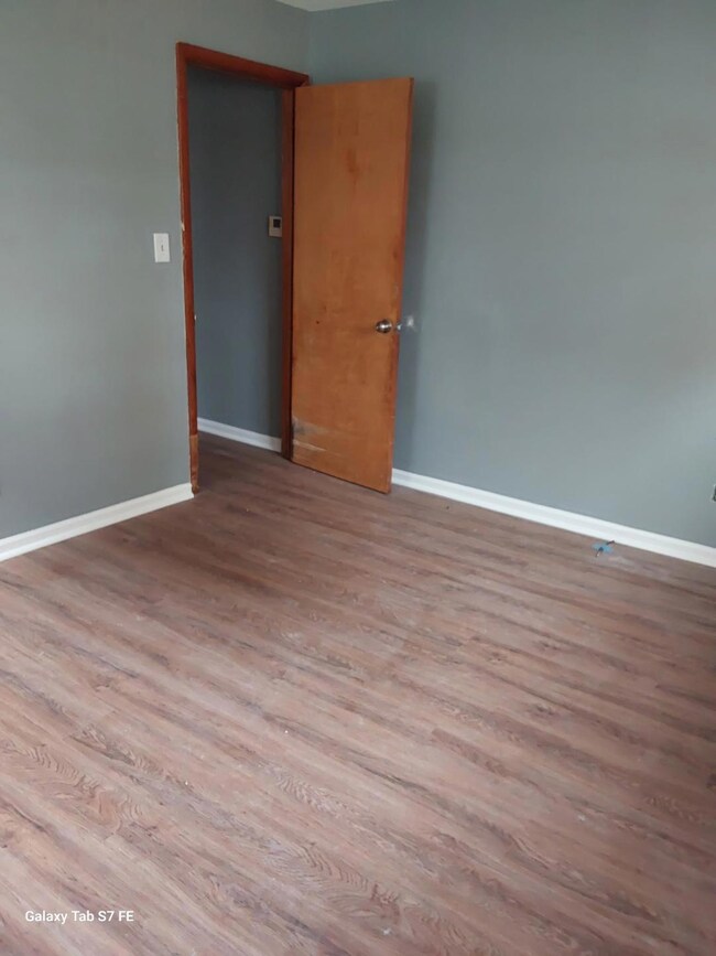 Lower main bedroom