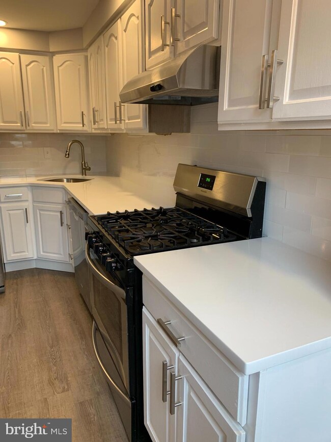 1131 Oakwood Dr, Glenolden, PA 19036 - photo 7