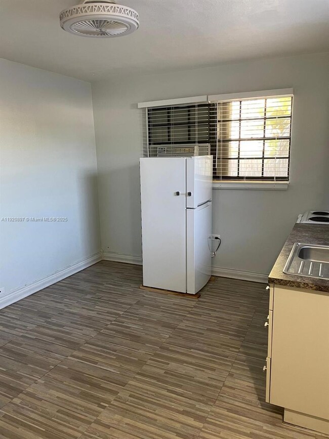 540 NE 180th Dr unit 1, North Miami Beach, FL 33162 - photo 2