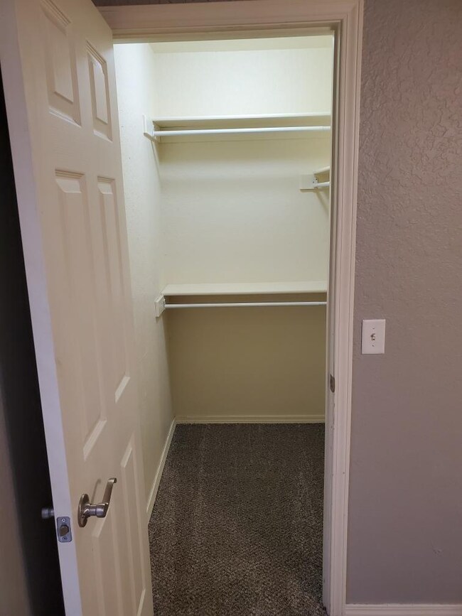 221 Carrigan Rd unit A, Elkins, AR 72727 - photo 5