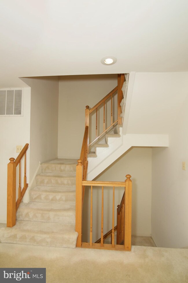 10050 Beacon Pond Ln, Burke, VA 22015 - photo 7