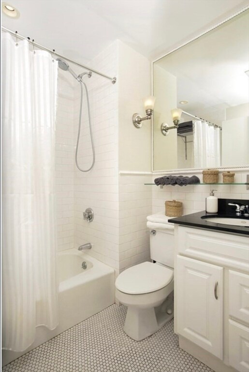 201 Saint Botolph St unit 5, Boston, MA 02115 - photo 4