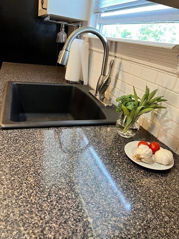 41 Ellsbree St, Chicopee, MA 01013 - photo 7