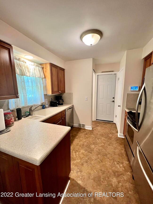 829 E Thomas L Pkwy, Lansing, MI 48917 - photo 7