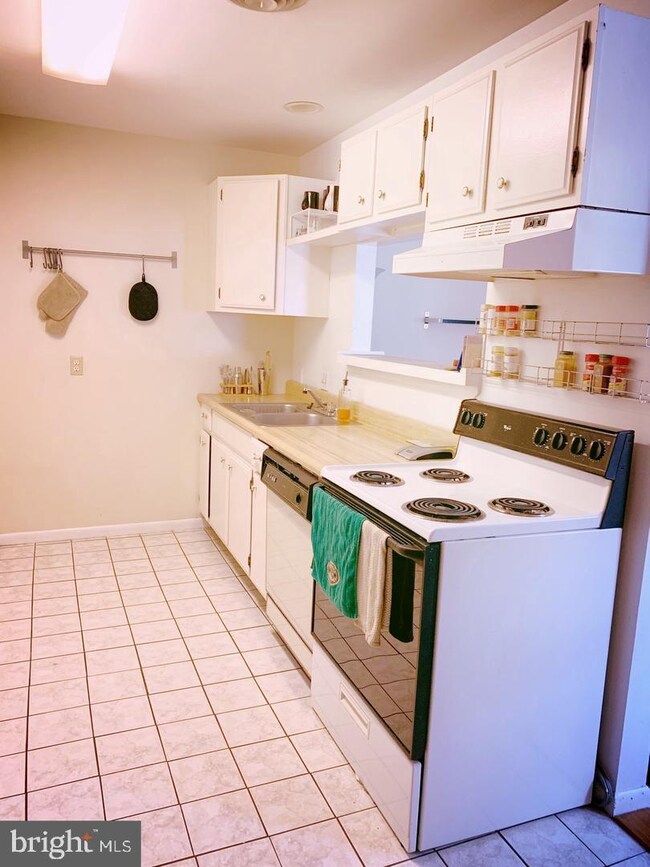 511 S Sharp St unit 2, Baltimore, MD 21201 - photo 6