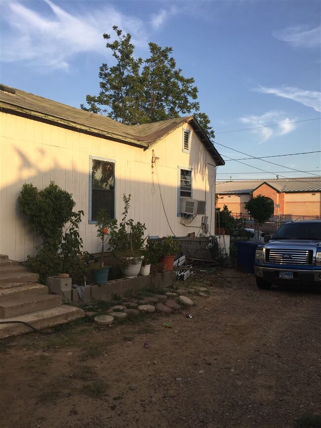 406 Okane St, Laredo, TX 78040 - photo 4